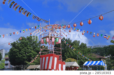 盆踊りのやぐらと飾り付けの写真素材