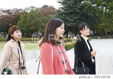 観光　女性　広島平和記念公園 28513076