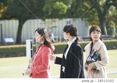 観光　女性　広島平和記念公園 28513102