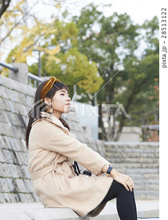 広島平和記念公園　観光を楽しむ女性 28513122