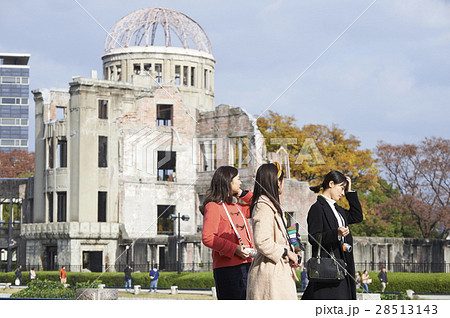 広島平和記念公園 原爆ドーム 観光 女性 広島平和記念公園 原爆ドーム 観光 女性 28513143