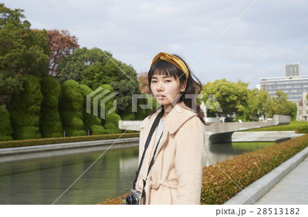 広島平和記念公園 観光を楽しむ女性 広島平和記念公園 観光を楽しむ女性 28513182