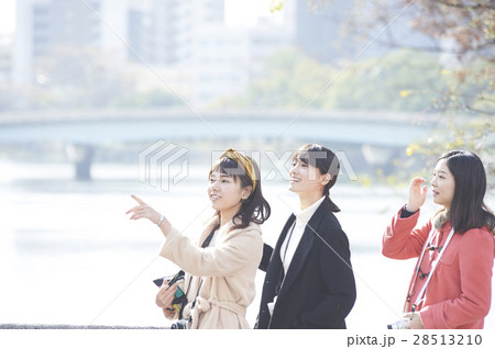 観光　女性　広島平和記念公園 28513210