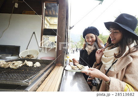 宮島 焼き牡蠣 女子旅 宮島 焼き牡蠣 女子旅 28513682