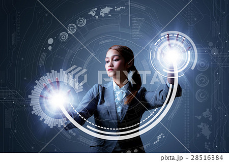 女性と未来的インターフェース 28516384