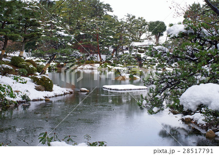 雪化粧をした広島の縮景園 雪化粧をした広島の縮景園 28517791