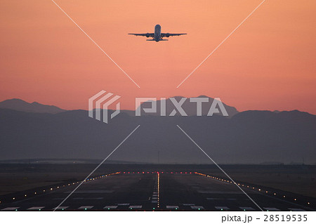 夜明けの佐賀空港 夜明けの佐賀空港 28519535