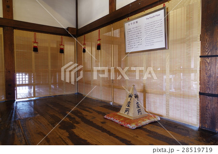信州　国宝　松本城の内部　御座所　有事に藩主が指揮を執る所 28519719