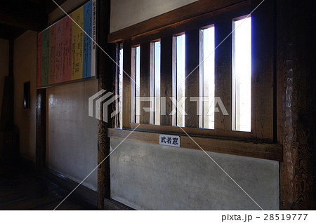 信州 国宝 松本城の内部 武者窓/竪格子窓(たてごうしまど) 横俯瞰 信州 国宝 松本城の内部 武者窓/竪格子窓(たてごうしまど) 横俯瞰 28519777