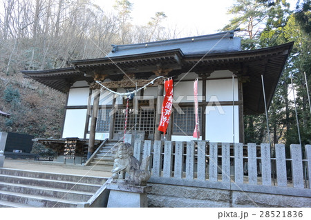 阿武隈渓谷県立自然公園内にある「駒場瀧不動尊」 28521836