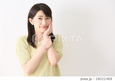 頬杖 若い女性 頬杖 若い女性 28522469