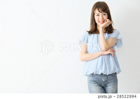 セミロング　女性　ポートレート　 28522994