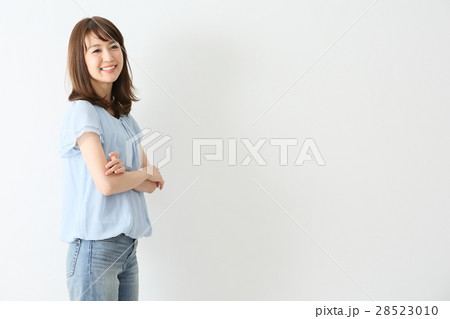 セミロング　女性　ポートレート　 28523010