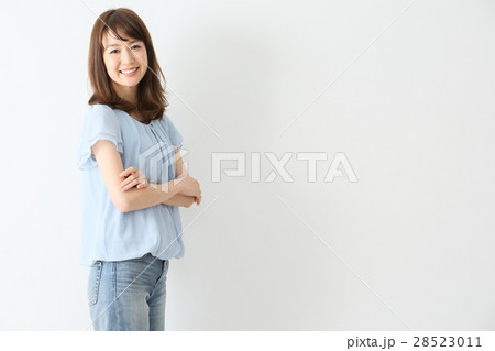 セミロング 女性 ポートレート セミロング 女性 ポートレート 28523011