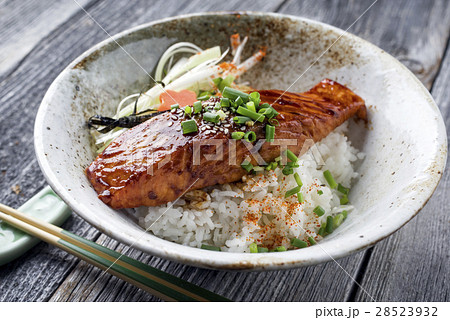 Salmon Teriyaki with Rice and Vegetable 28523932