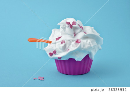 white ice cream in a pink cup 28523952