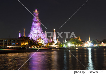 Wat Arun Temple 28528050