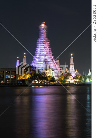 Wat Arun Temple 28528051