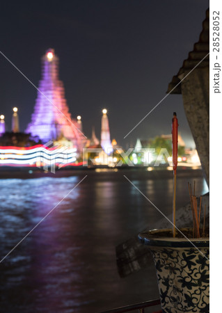Wat Arun Temple 28528052