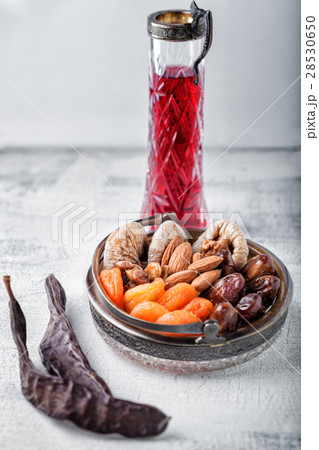 Mixture of dried fruits and nuts Mixture of dried fruits and nuts 28530650