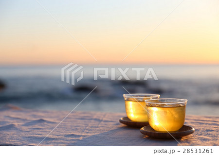お茶の背景は大洗海岸の朝焼け空 お茶の背景は大洗海岸の朝焼け空 28531261