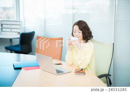 オフィス　女性 28531285