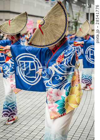 土佐の夏 よさこい祭りは楽しい よさこい２０１６ 本祭１日目 8月10日 高知市帯屋町アーケードの写真素材