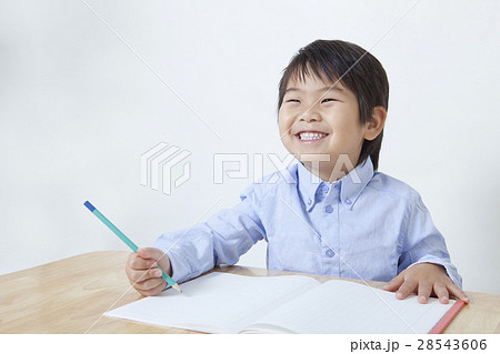 勉強する子供 28543606