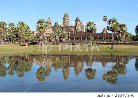 青空のアンコールワット　世界遺産　カンボジア 28547346