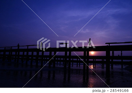 桟橋、海、マジックアワー、夕焼け、サンセット、日の入り 桟橋、海、マジックアワー、夕焼け、サンセット、日の入り 28549166