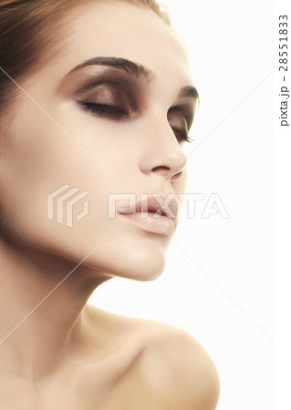 beauty face woman with make-up 28551833