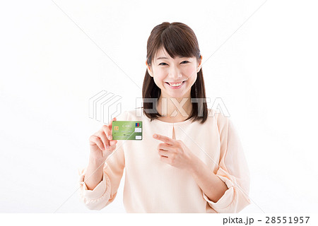 若い女性、クレジットカード 28551957