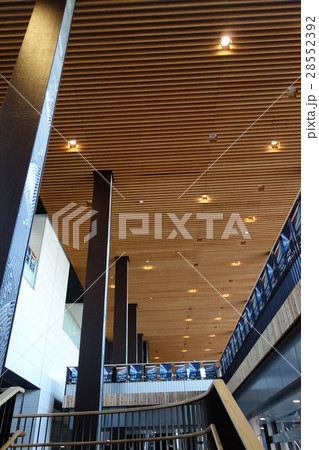 JR飯山駅(天井と柱) JR飯山駅(天井と柱) 28552392