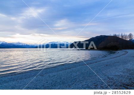 ニュージーランド　ワナカのワナカ湖 28552629