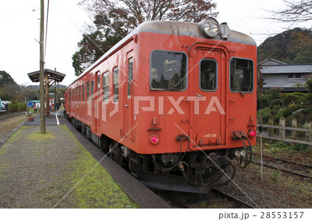 上総中野駅に停車中のいすみ鉄道急行(キハ52) 上総中野駅に停車中のいすみ鉄道急行(キハ52) 28553157