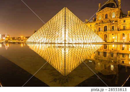 フランス パリのルーブル美術館 フランス パリのルーブル美術館 28553613