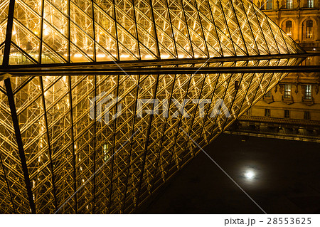 フランス パリのルーブル美術館 フランス パリのルーブル美術館 28553625