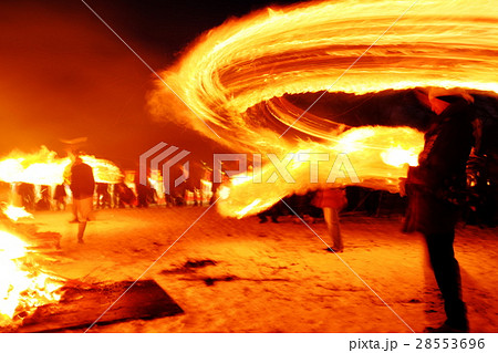 角館の小正月行事の火振りかまくら 角館の小正月行事の火振りかまくら 28553696