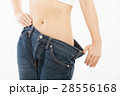 ダイエットをする女性 28556168