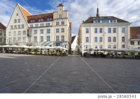タリン旧市街（世界遺産）ラエコヤ広場のレストラン 28560543