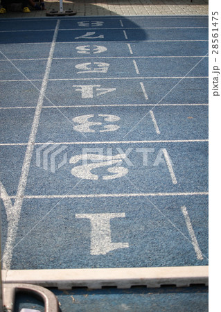 Starting point with running track lane Numbers 28561475