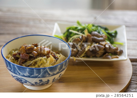 焼肉丼 滷肉飯 魯肉飯 28564251