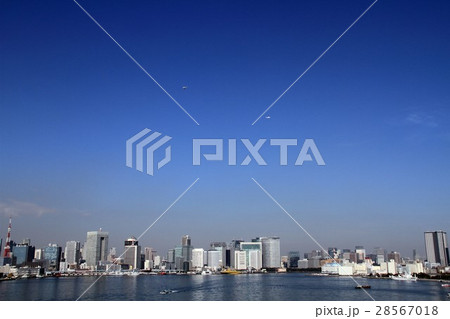 東京港と青空 東京港と青空 28567018