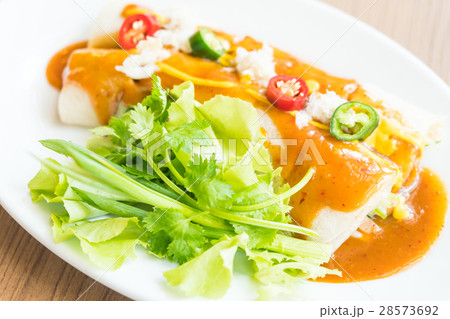 Spring roll Spring roll 28573692