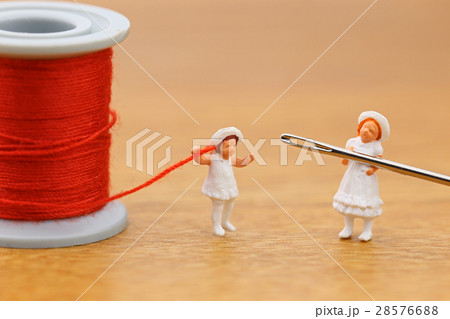 女の子たちと針と糸 女の子たちと針と糸 28576688