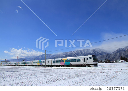 大糸線　冬の安曇野 28577371
