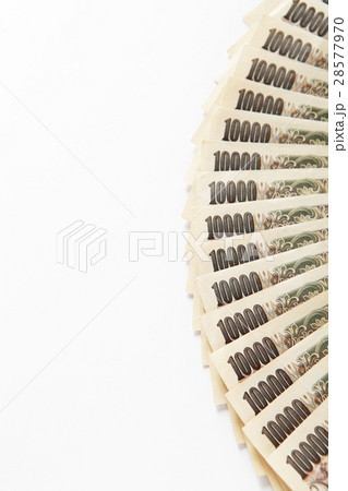 縦に並べた一万円札 日本円 縦に並べた一万円札 日本円 28577970