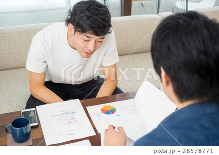 ビジネスイメージ(企画・打ち合わせ・説明・契約・営業) ビジネスイメージ(企画・打ち合わせ・説明・契約・営業) 28578771