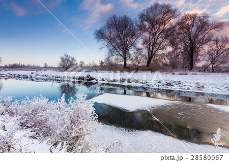 Dawn over the river in winter morning 28580067