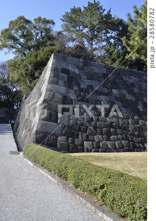 皇居東御苑の汐見坂の石垣 皇居東御苑の汐見坂の石垣 28580782
